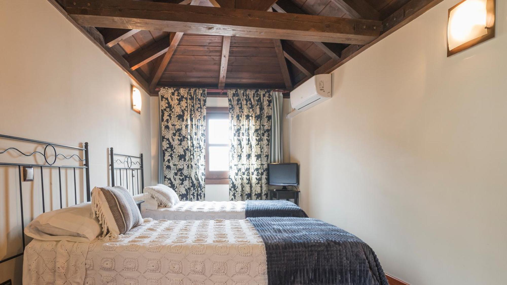 Apartamentos Las Teresitas Junto A La Catedral Toledo Luaran gambar
